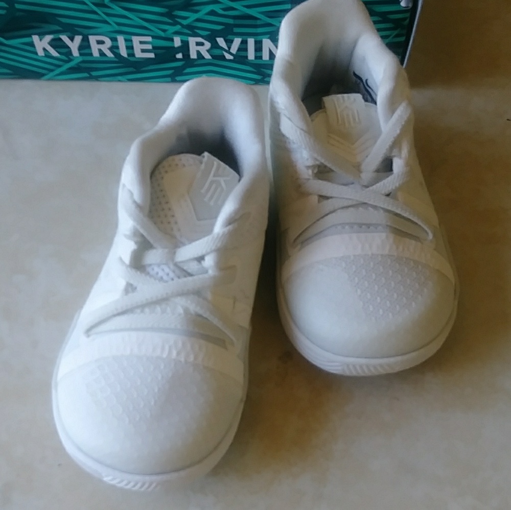 NIKE Kyrie 3 (TD) 869984 103 White/Blue (5c) sneaker